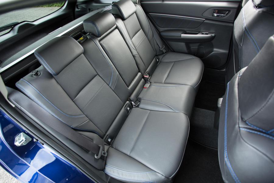 Интерьер Subaru Levorg 2015 года  (UK) (фото 7 из 31)